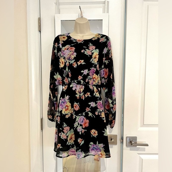 NWT WAYF dresses | Dolman long sleeve black floral mini dress size M - Picture 4 of 11